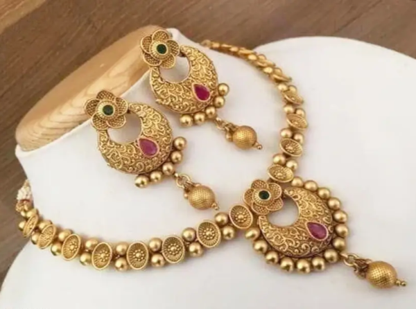 Royal Radiance Necklace Set - Image 2