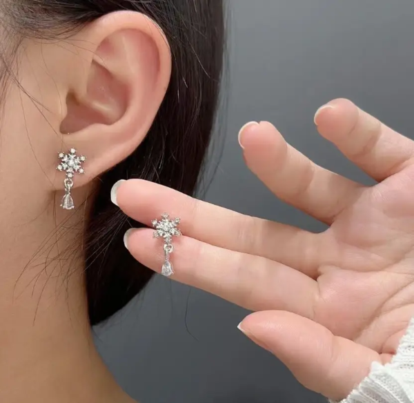 Frost Glow Snowflake Earrings