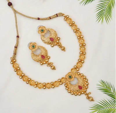 Traditional gold necklace set